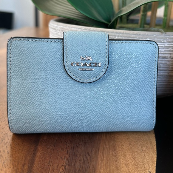 Coach Pebbled Leather Luxury Snap Wallet in Soft Blue EUC